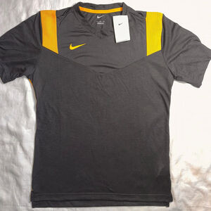 NWT Men’s Medium Nike Football SS 100% Polyester TShirt Black/Gold